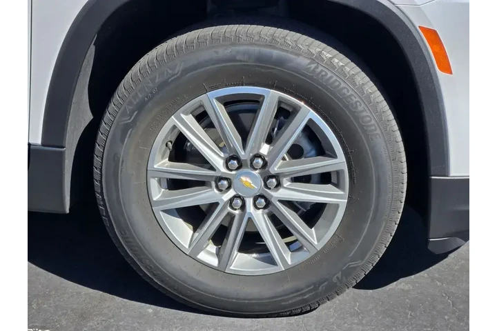 $30148 : Chevrolet Traverse 2023 LT C image 3