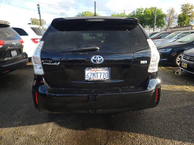 $9999 : 2013 Prius v Three image 10