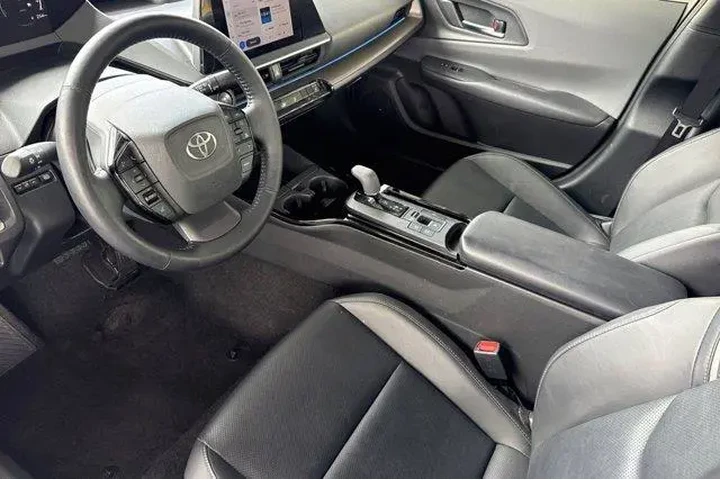 $29599 : Toyota Prius 2025 LE 4dr Hat image 5