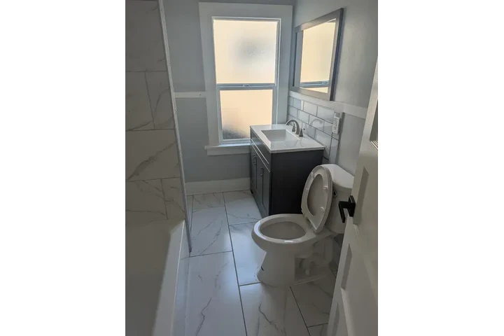 $1500 : South-Gate 3 - 1 Bath image 5