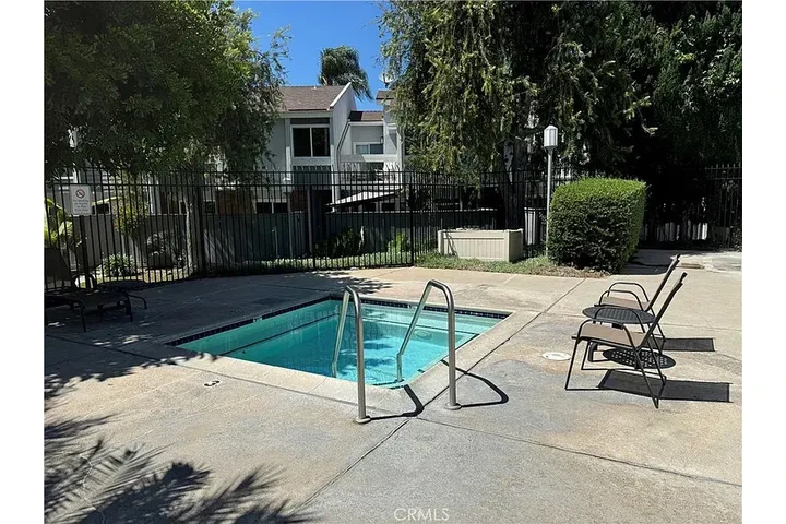 $3950 : Apartamento , Townhouse image 2