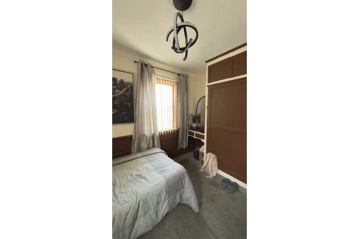 $1100 : Cuarto image 2