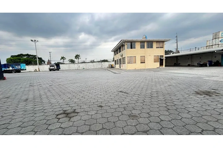 $18000 : ALQUILO TERRENO OFIC VIA DAULE image 9