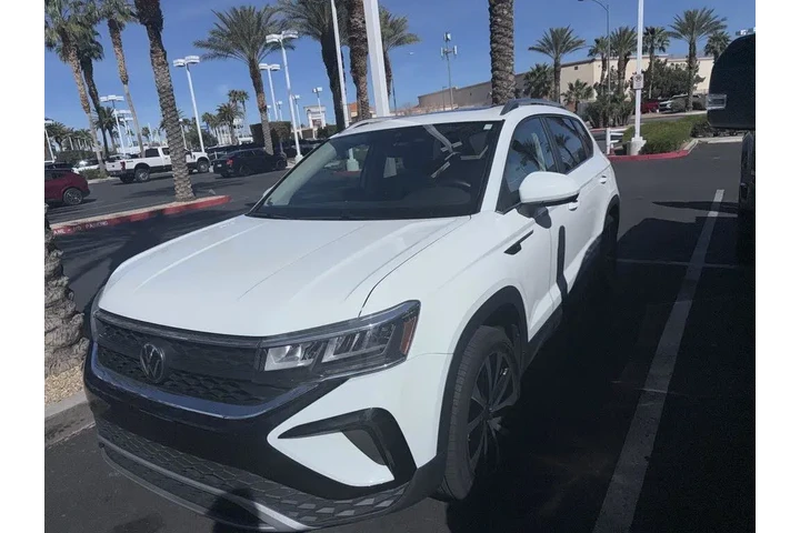 $20305 : Volkswagen Taos 2023 AWD SE image 1