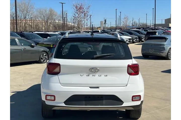 $15886 : Hyundai VENUE 2023 Limited 4 image 10
