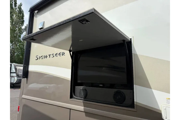 $68500 : 2017 Winnebago Sightseer 35G image 7