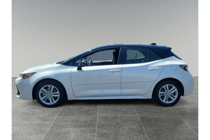 $21970 : Toyota Corolla Hatchback 202 image 2