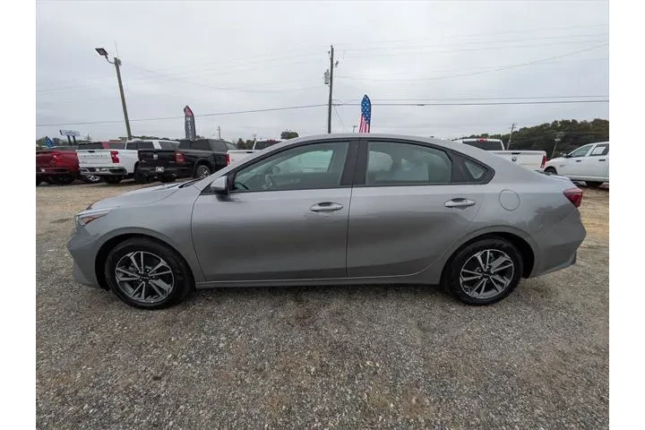 $17385 : Kia Forte 2024 LX 4dr Sedan image 6