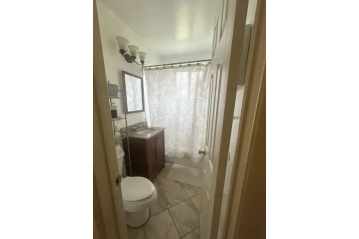 $800 : Cuarto de renta image 1