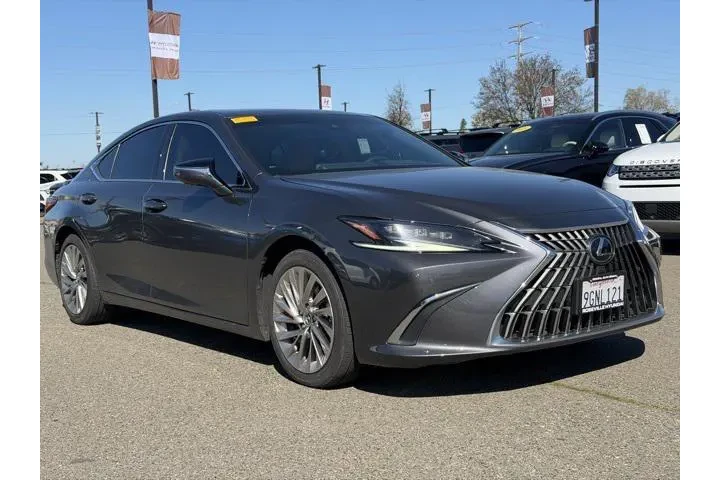 $35991 : Lexus ES 300h 2023 Luxury 4d image 1