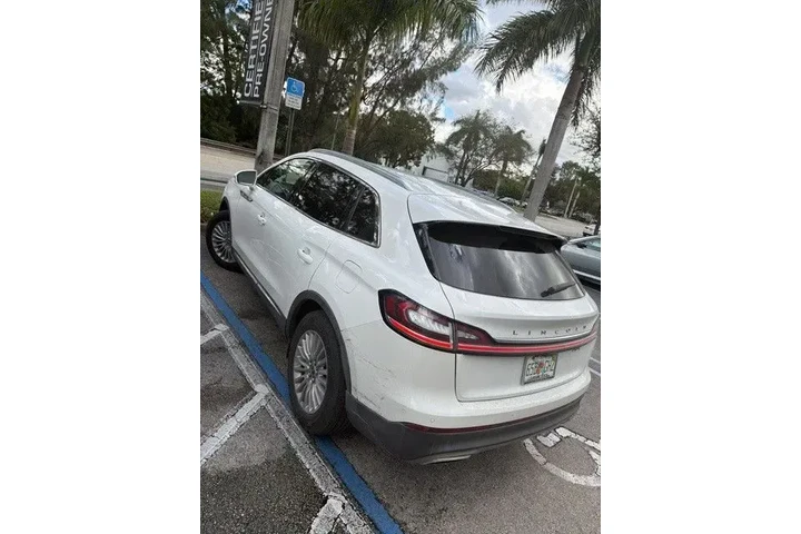 $18990 : Lincoln Nautilus 2020 4dr St image 3