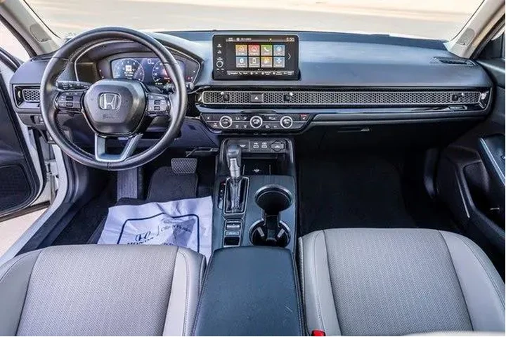 $26946 : Honda Civic 2024 Touring 4dr image 7