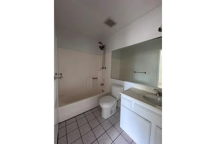 $1700 : This house is available image 1