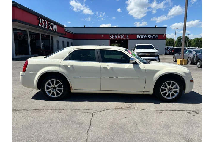 $2980 : 2007 300 4dr Sdn 300 Limited image 1