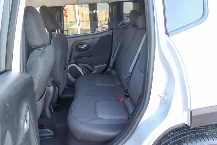 $14488 : 2017 Renegade Latitude 4x4 image 8