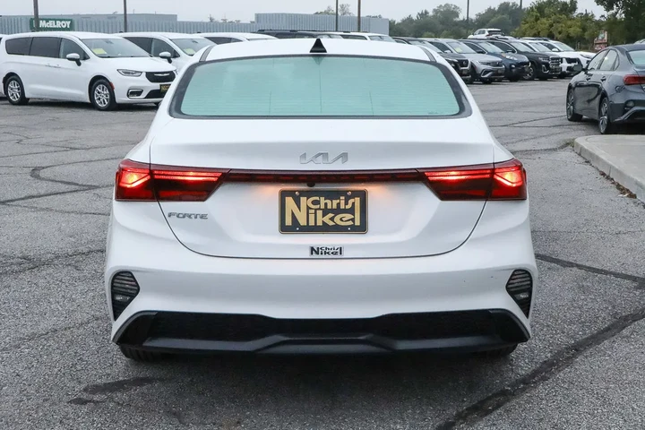 $17988 : 2024 Forte LXS image 5