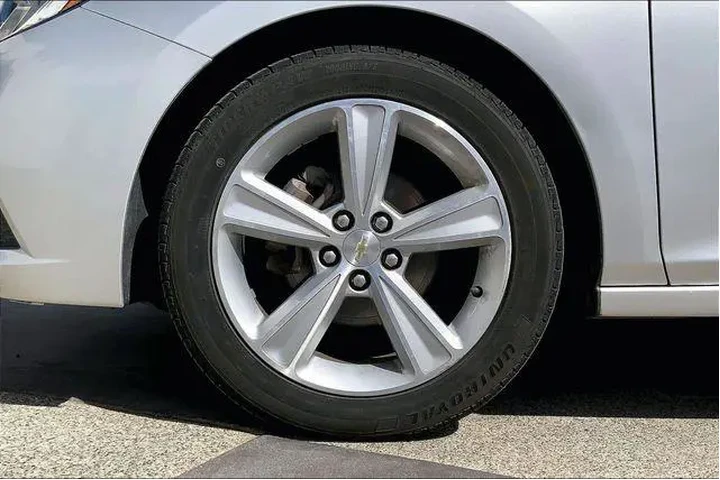 $13985 : Chevrolet Cruze 2018 LS Auto image 9