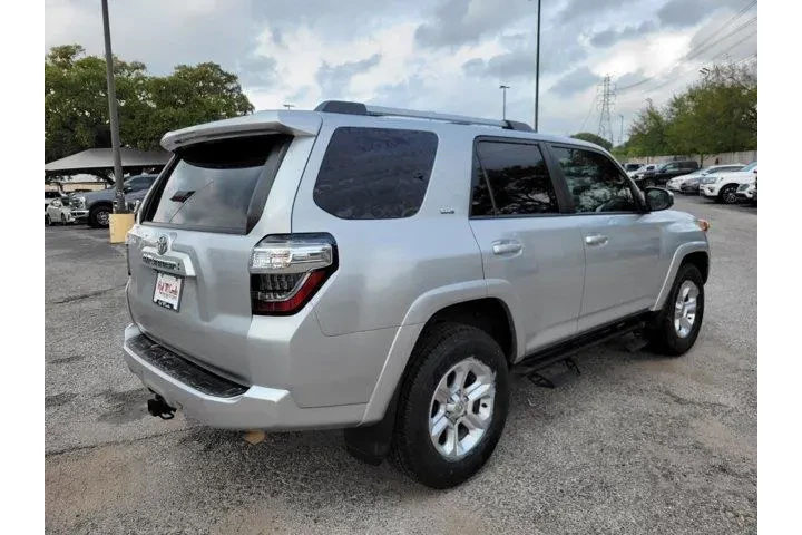 $26800 : Toyota 4Runner 2022 4x2 SR5 image 3