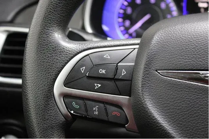 $14989 : Chrysler 200 2016 Limited 4d image 8