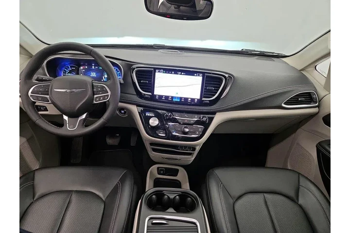 $28998 : Chrysler Pacifica Plug-In Hy image 9