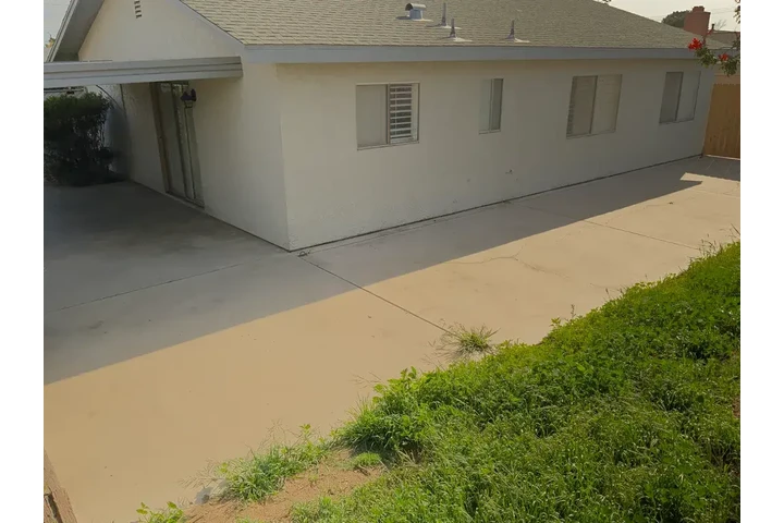 $1490 : Rialto Casa Available image 3