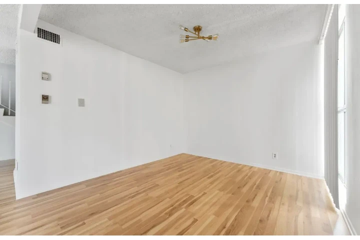 $1900 : 2 Bed Apartment in Central LA image 3