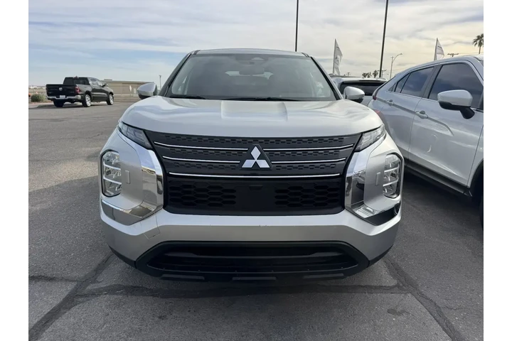 $23995 : Mitsubishi Outlander 2022 AW image 2