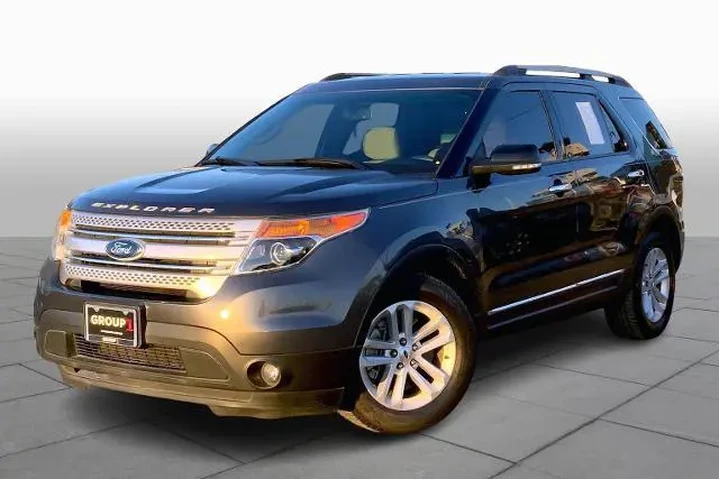 $12491 : Ford Explorer 2015 XLT 4dr S image 1
