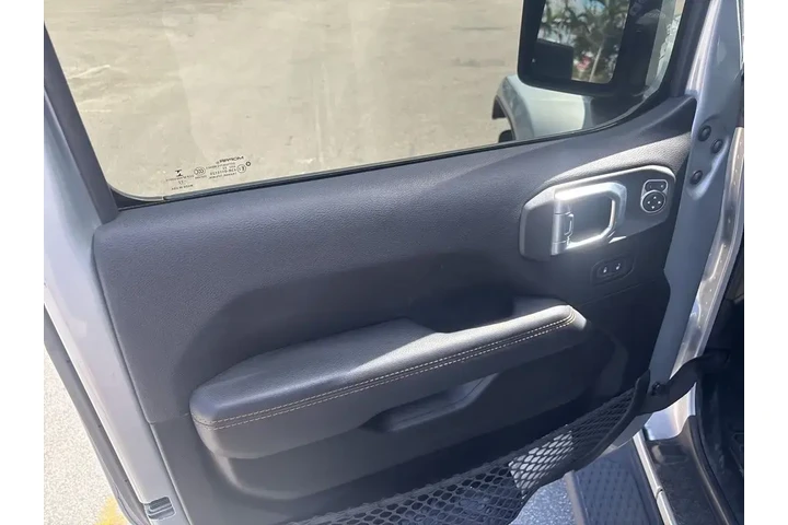 $29994 : Jeep Gladiator 2022 4x4 High image 5