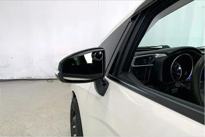 $16351 : Honda Fit 2017 LX 4dr Hatchb image 10