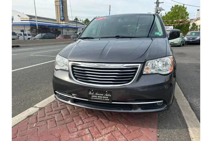$8995 : 2015 Town and Country Touring image 9