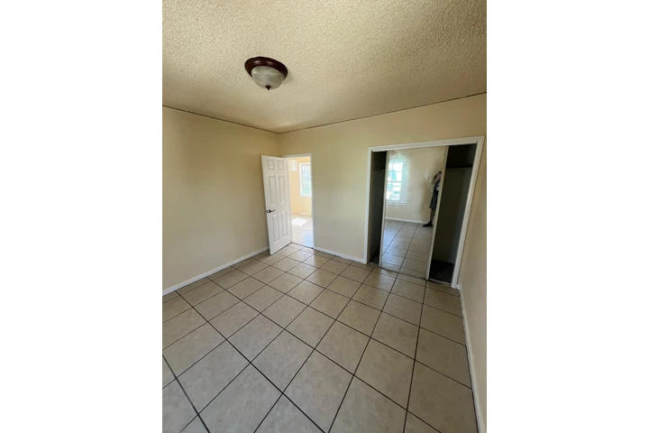 $2000 : Duplex en South Gate image 3