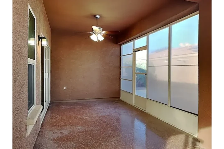 $1100 : 3bed/2bath Apartment image 2