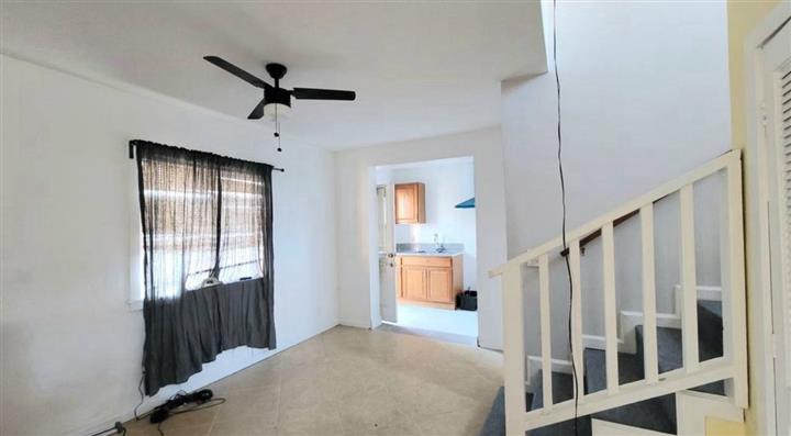 $1900 : spacious luxury home image 5