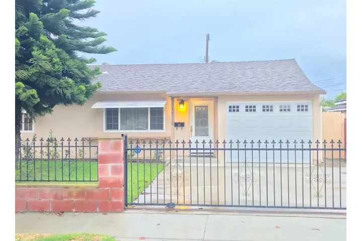 $2495 : Nov/Dec MOVE ASAP + utilities image 1