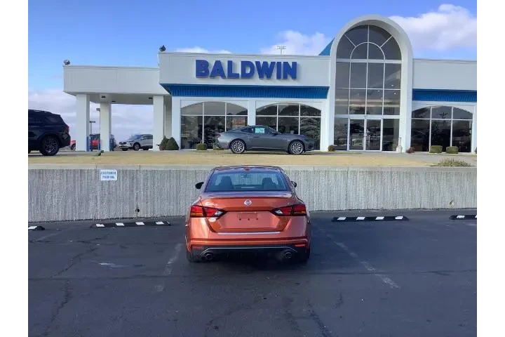 $27950 : Nissan Altima 2021 2.5 SR 4d image 6