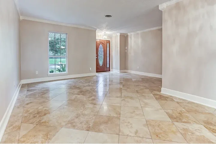 $2500 : 4 bed 3.5 bath available image 5