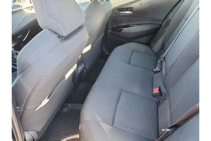 $24995 : Toyota Corolla Hatchback 202 image 9