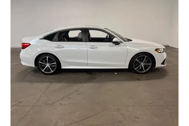 $26997 : Honda Civic 2024 Touring 4dr image 2