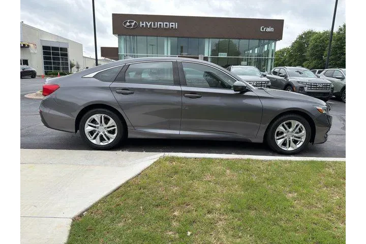 $17911 : Honda Accord 2019 LX 4dr Sed image 8