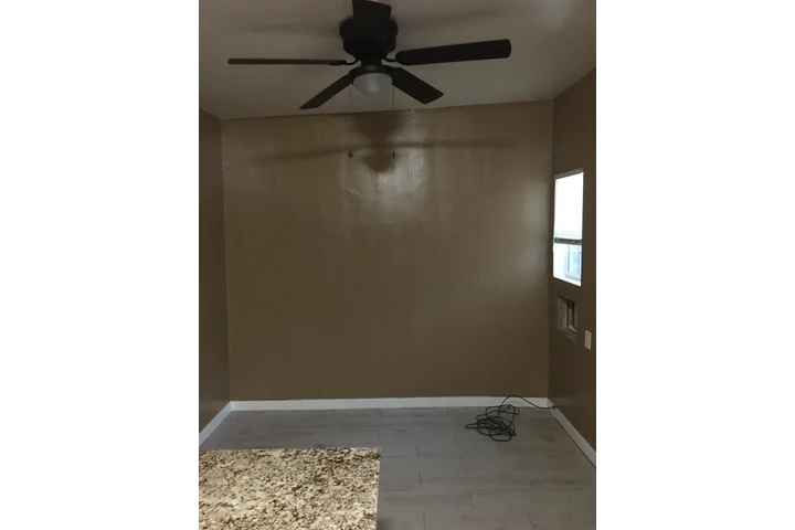 $1975 : Estudio con una recámara image 2