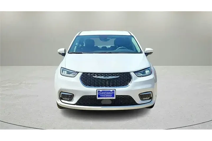 $25207 : Chrysler Pacifica Plug-In Hy image 2