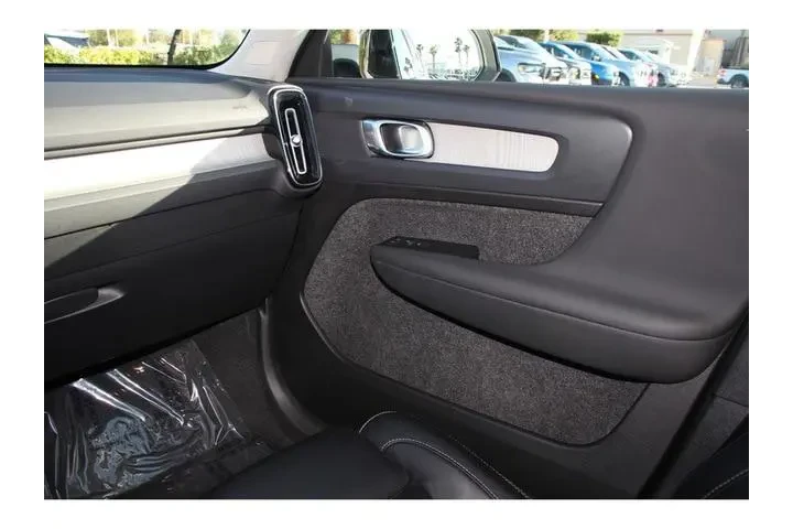 $27898 : Volvo XC40 2023 AWD B5 Plus image 6