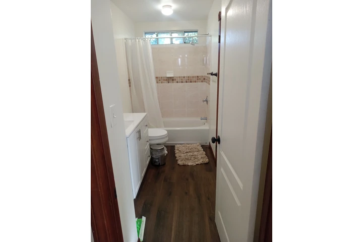 $1100 : Se renta recamara image 6