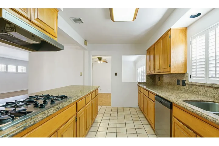 $2500 : 3 bedroom house in Lynwood image 5