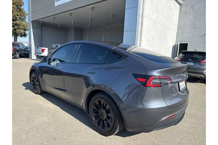 $29950 : Tesla Model Y 2023 AWD Long image 5