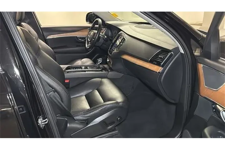 $29000 : Volvo XC90 2021 AWD T5 Momen image 10