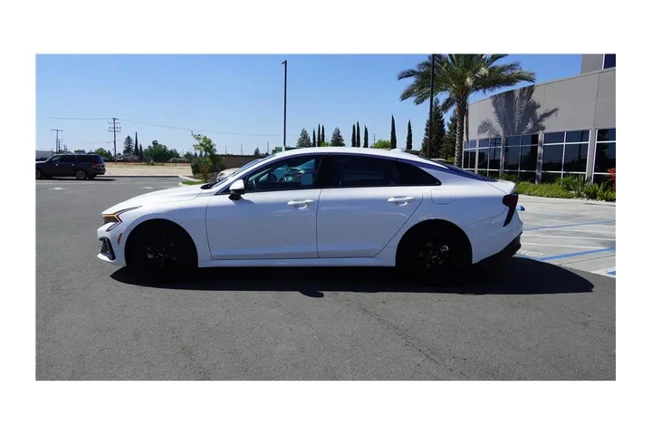 $25384 : 2025 K5 LXS image 9