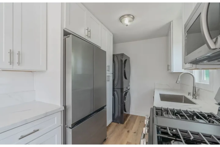 $2500 : Beautiful 3Beds /2Bath House image 3