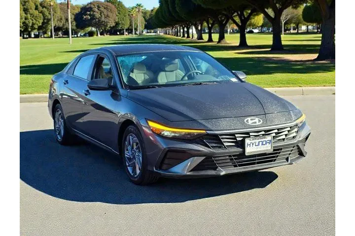 $17900 : Hyundai ELANTRA 2024 SEL 4dr image 4